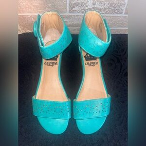 Crown Vintage Women's Teal laser cut sandals